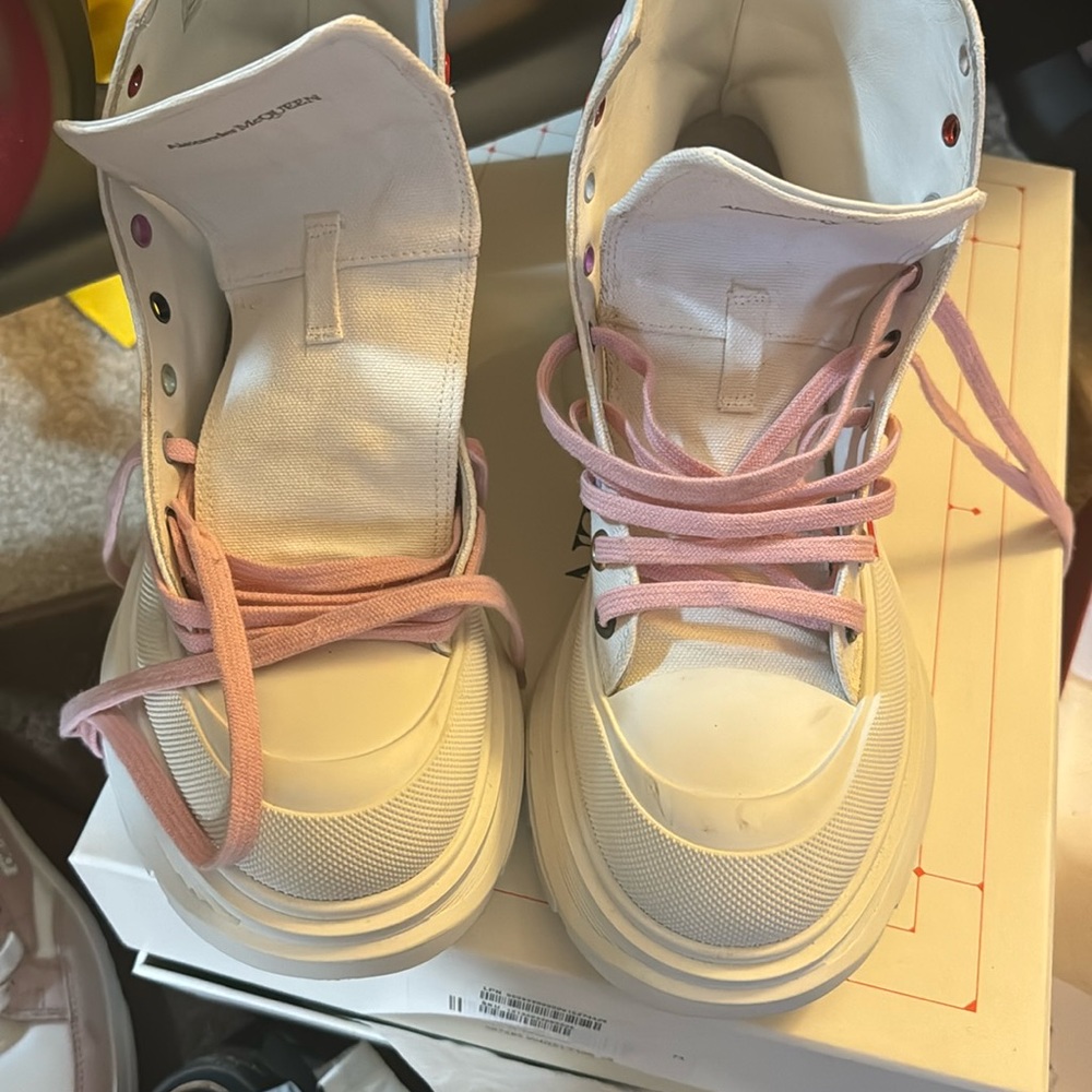 Sneakers brand new onlybwore once